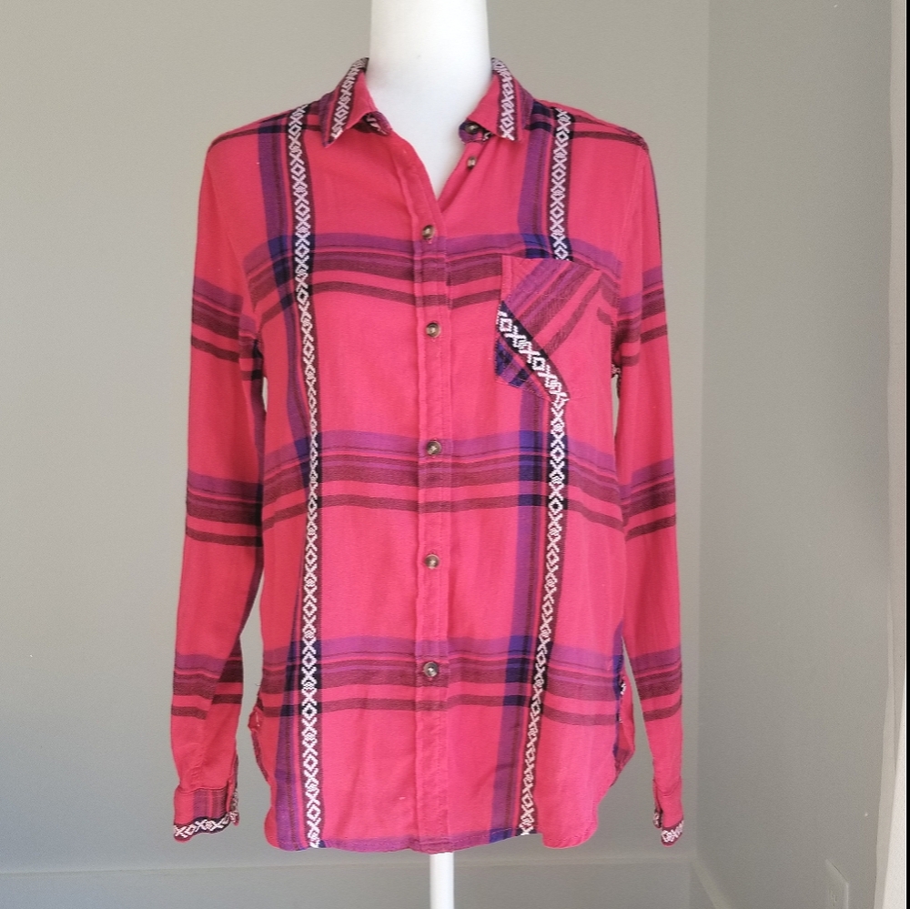 American Eagle Plaid Button down shirt
